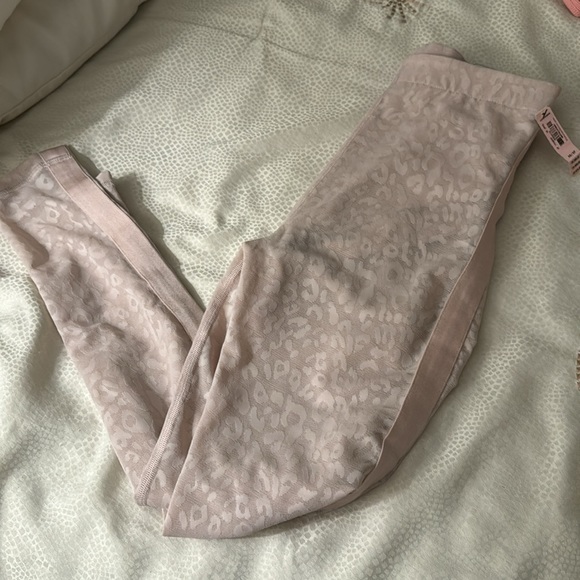 Victoria’s Secret performance mesh tight. - Picture 3 of 4